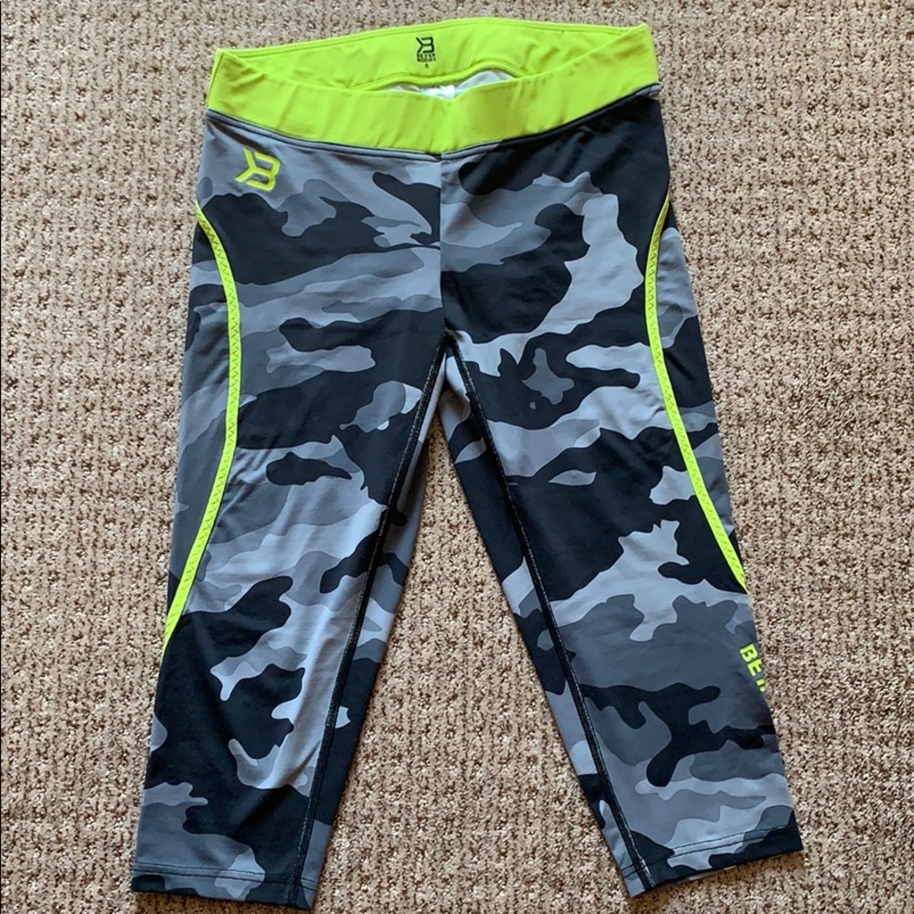 Better Bodies Camo Capris